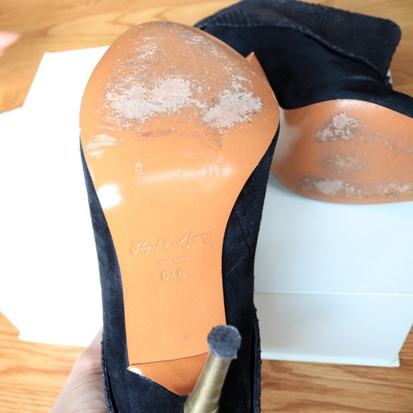 Size 6.5 Elizabeth & James Black Cuff Booties - Picture 5 of 8